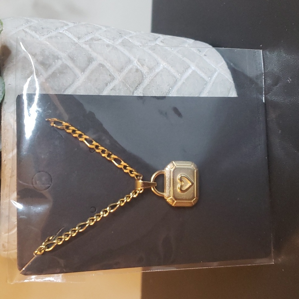 Stainless Steel Heart Necklace *NWOT*